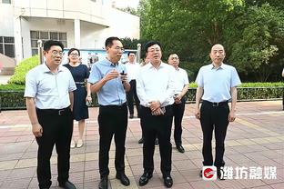 完成隔扣但并不准！内史密斯半场7中2拿到4分 三分3中0